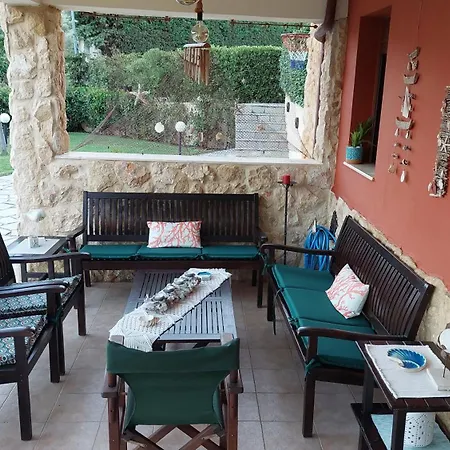 Mariellie Villa Néa Péramos